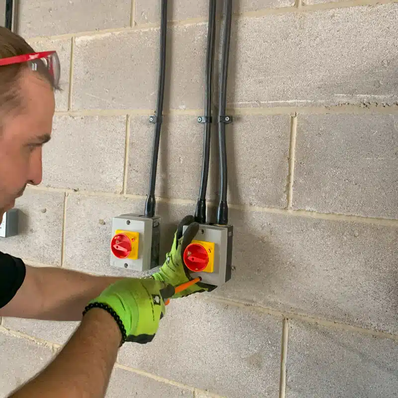 Emergency electrical repair callout service